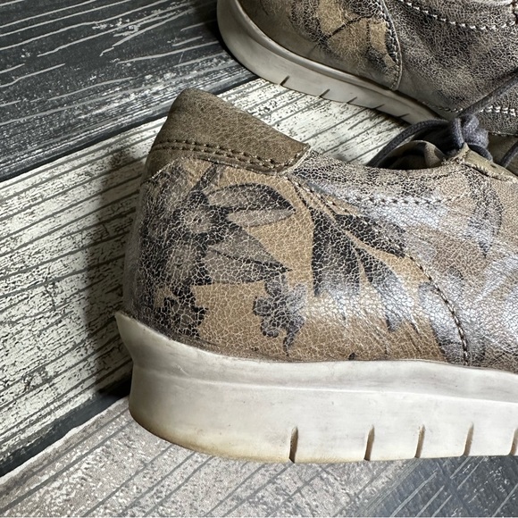 Miz Mooz Pericles Fashion Sneaker Women Size 38 7 Floral Print Casual Shoe Brown - Picture 2 of 11